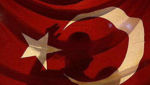 Seit der Niederschlagung des Putschversuchs sind in der Türkei knapp 130.000 Staatsbedienstete entlassen worden. Foto: Sedat Suna Seit der Niederschlagung des Putschversuchs sind in der Türkei knapp 130.000 Staatsbedienstete entlassen worden. Foto: Sedat Suna