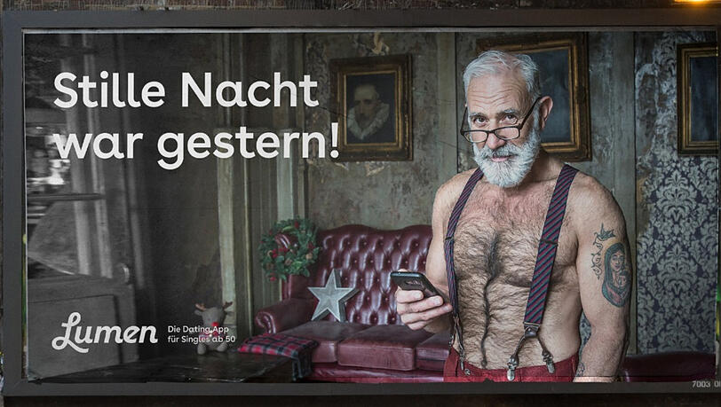 Die Dating-App wirbt mit einem Ü50-Model seit diesem Freitag auch in München.