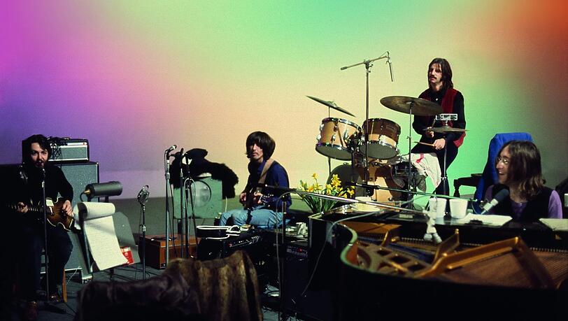Paul McCartney, George Harrison - dessen Todestag sich vorgestern zum 20. Mal jährte -, Ringo Starr und John Lennon bei Proben in den riesigen Twickenham Filmstudios im Januar 1969. Paul McCartney, George Harrison - dessen Todestag sich vorgestern zum 20. Mal jährte -, Ringo Starr und John Lennon bei Proben in den riesigen Twickenham Filmstudios im Januar 1969.