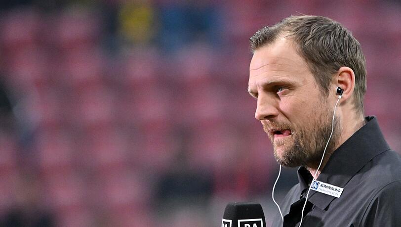 er Mainzer Trainer Bo Svensson vor dem Spiel beim Interview.