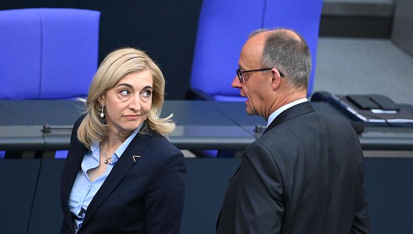 Ministerin Nina Warken hat das Sparziel für 2027 noch erhöht. (Archivbild) Ministerin Nina Warken hat das Sparziel für 2027 noch erhöht. (Archivbild)
