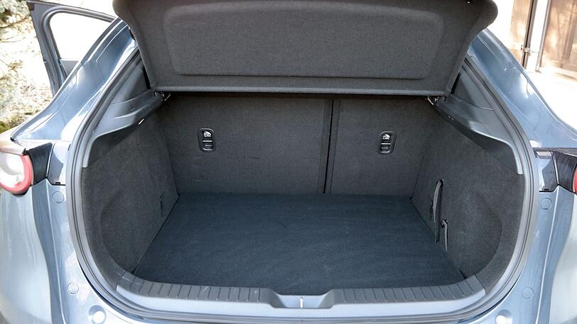 Ins Heck der CX-30 passen mindestens 430 Liter Transportgut.