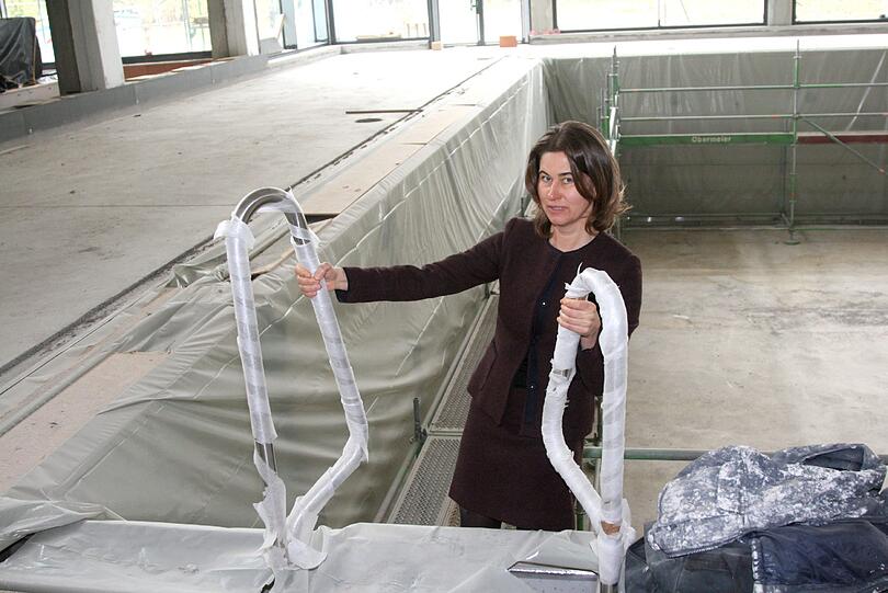 Das Harlachinger Bad ist komplett erneuert worden. Ende 2012 hatte sich die AZ auf der Baustelle umgesehen. Hier mit Bäderchefin Christine Kugler.