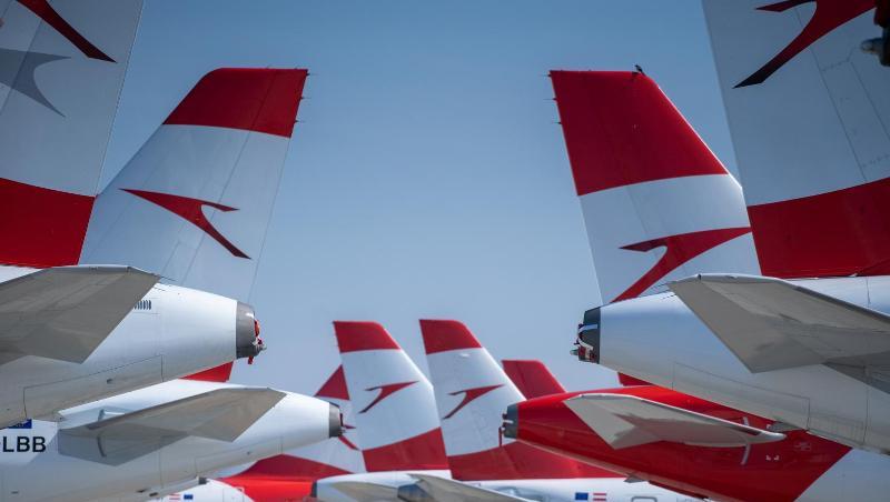 Flugzeuge der Austrian Airlines stehen am Flughafen Wien-Schwechat. Mit einem 600-Millionen-Rettungspaket soll die Lufthansa-Tochter die Corona-Krise überstehen. Flugzeuge der Austrian Airlines stehen am Flughafen Wien-Schwechat. Mit einem 600-Millionen-Rettungspaket soll die Lufthansa-Tochter die Corona-Krise überstehen.