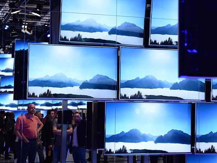 Ultra-HD-Fernseher haben die vierfache Auflösung eines Full-HD-Fernsehers und werden in Deutschland immer beliebter.