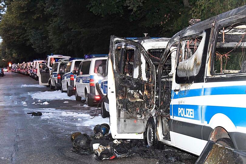Die Fahrzeuge waren in der Hochstraße abgestellt.