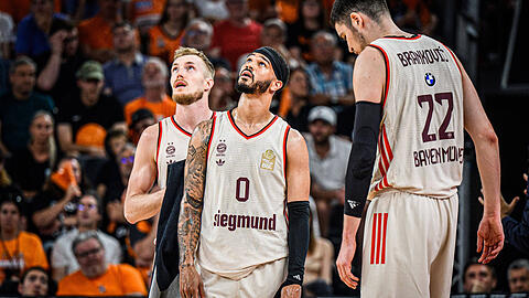 Die Bayern-Profis Niels Giffey (links) und Nick Weiler-Babb.
