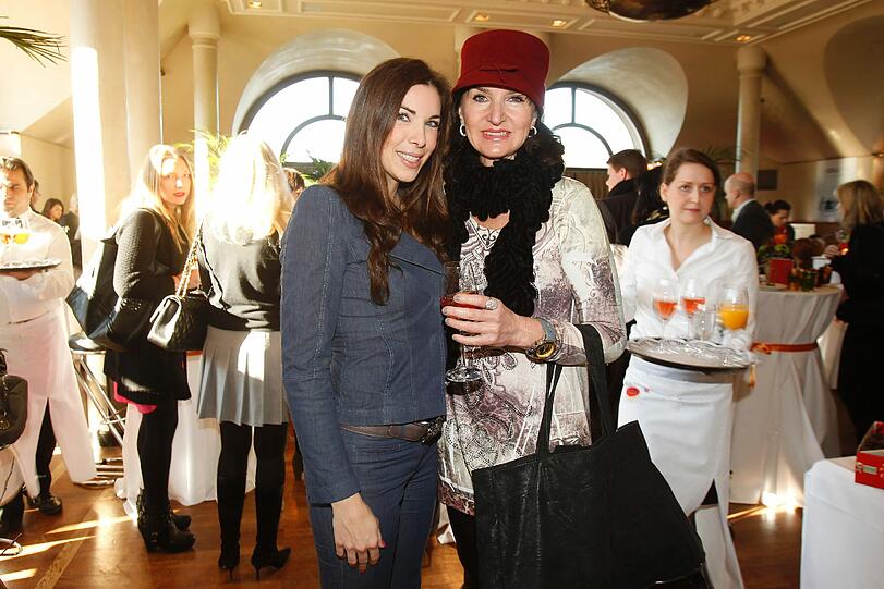 Alexandra Polzin und Mona Opris.