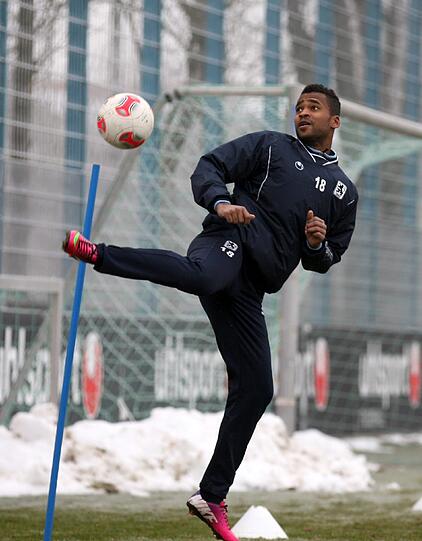 Neuzugang Ola Kamara beim Löwen-Training.