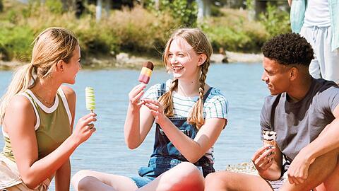 Treffen mit Freunden und Ausfl&uuml;ge in der Natur geh&ouml;ren f&uuml;r die Deutschen zum Sommer dazu.