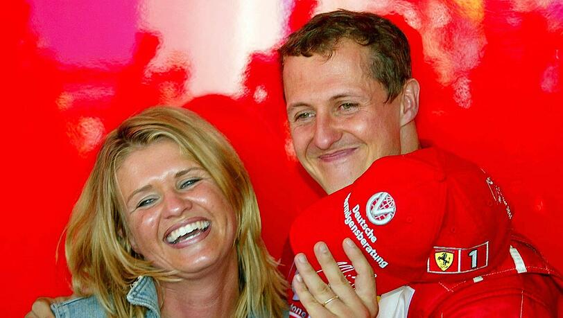Corinna Schumacher steht ihrem Michael weiterhin auf dem langen Weg zur Genesung zur Seite. Die Unterstützung der Fans hilft ihr dabei. Corinna Schumacher steht ihrem Michael weiterhin auf dem langen Weg zur Genesung zur Seite. Die Unterstützung der Fans hilft ihr dabei.