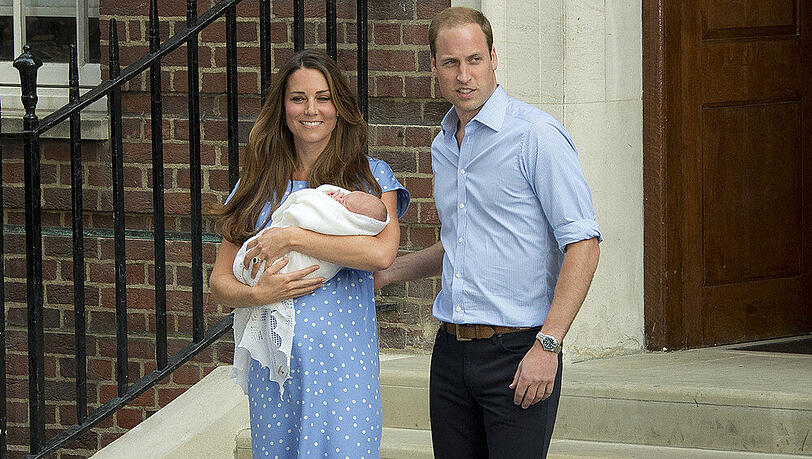 Herzogin Kate und Prinz William kurz nach der Geburt ihres ersten Kindes Herzogin Kate und Prinz William kurz nach der Geburt ihres ersten Kindes