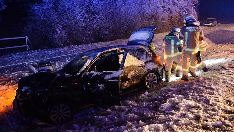 Auf dem Weg nach Vilsbiburg krachte ein Autofahrer in den Gegenverkehr.