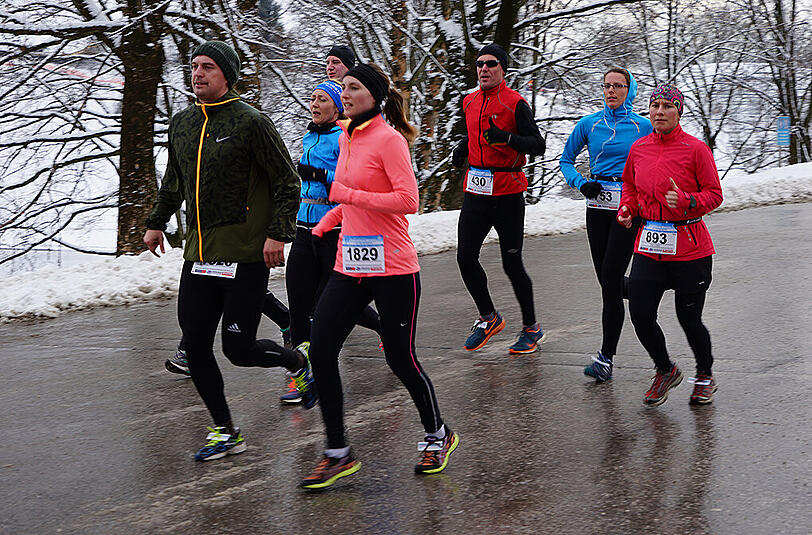 1.100 Läufer nahmen am Samstagvormittag am Winterlauf im Olympiapark teil. Hier gibt's die Bilder.