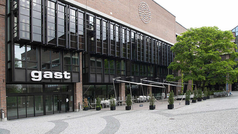 Die Gastro beim Gasteig ist insolvent und die Mitarbeiter pleite, weil sie ihr Kurzarbeitergeld nicht bekommen haben. Die Gastro beim Gasteig ist insolvent und die Mitarbeiter pleite, weil sie ihr Kurzarbeitergeld nicht bekommen haben.