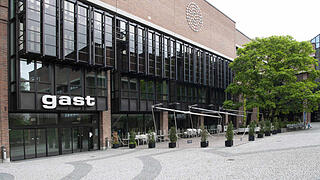 Die Gastro beim Gasteig ist insolvent und die Mitarbeiter pleite, weil sie ihr Kurzarbeitergeld nicht bekommen haben. Die Gastro beim Gasteig ist insolvent und die Mitarbeiter pleite, weil sie ihr Kurzarbeitergeld nicht bekommen haben.