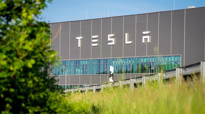 Der Krankenstand des Tesla-Werks in Grünheide nähe Berlin sei seit dem Sommer überdurchschnittlich hoch gewesen, meldete Tesla.