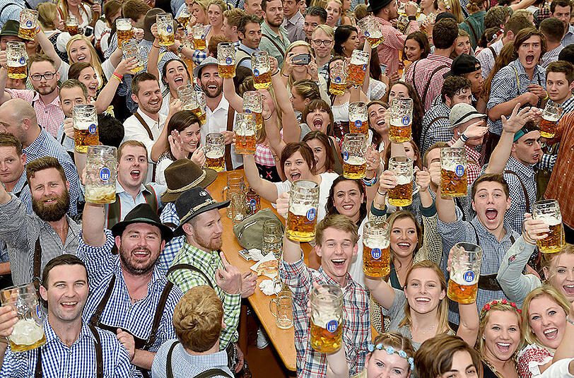 Welche Typen sich wohl unter diesen Besuchern befinden?