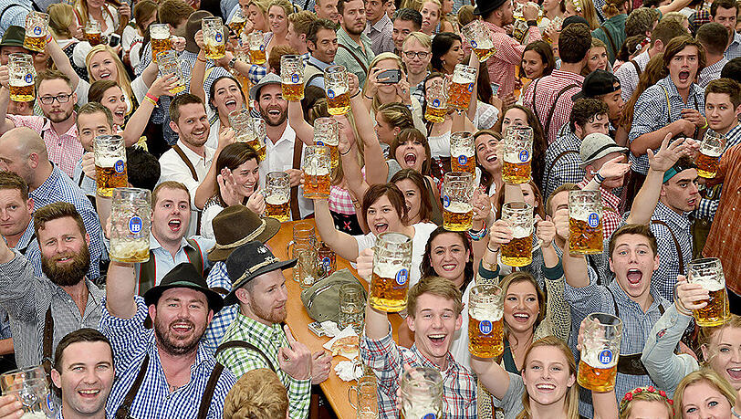 Welche Typen sich wohl unter diesen Besuchern befinden? Welche Typen sich wohl unter diesen Besuchern befinden?