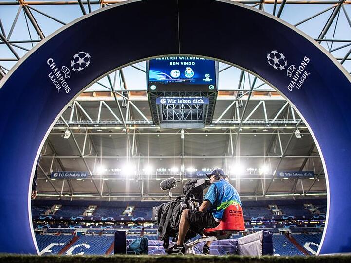 Die Endspiele der Champions League von 2022 bis 2024 werden im ZDF zu sehen sein.