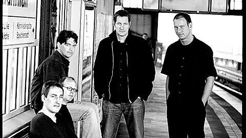 An den Landungsbrücken raus: Die Hamburger Band Kettcar.