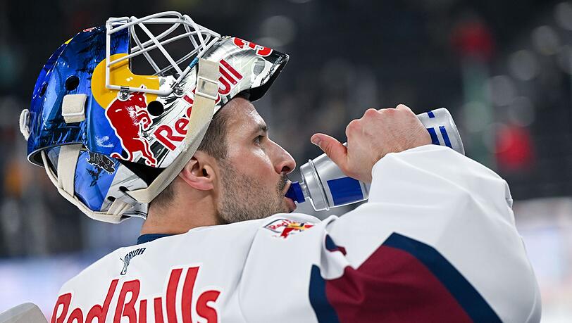 Goalie Matthias Niederberger fehlt dem EHC Red Bull M&uuml;nchen mehrere Wochen. (Archivbild)