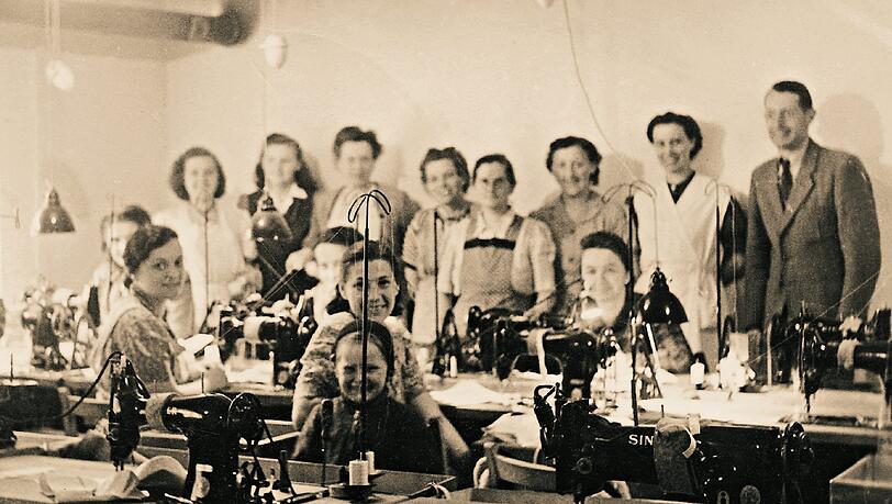 Seit 125 Jahren werden bei „Anita“ nahe Rosenheims Dessous produziert. Mit großen Körbchen macht das Familienunternehmen einen Millionen Umsatz – auch dank weißer Spitze. Die Bilder. Seit 125 Jahren werden bei „Anita“ nahe Rosenheims Dessous produziert. Mit großen Körbchen macht das Familienunternehmen einen Millionen Umsatz – auch dank weißer Spitze. Die Bilder.