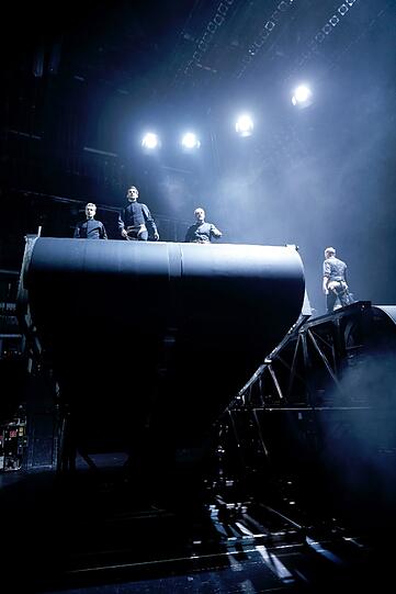 Szenen aus Schillers "Die Räuber" im Residenztheater.