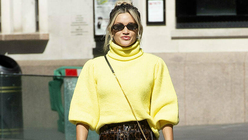 Ashley Roberts zeigt sich modisch in London. Ashley Roberts zeigt sich modisch in London.
