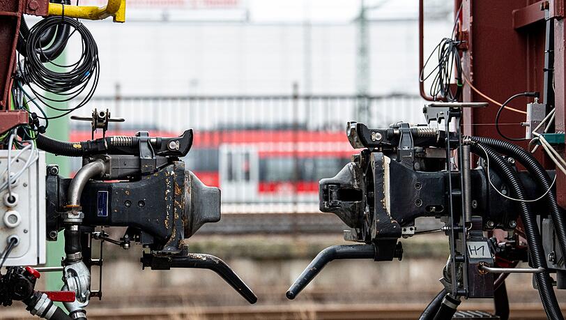 Gefahrguttransport-bei-Rosenheim-entgleist-der-Schaden-ist-immens