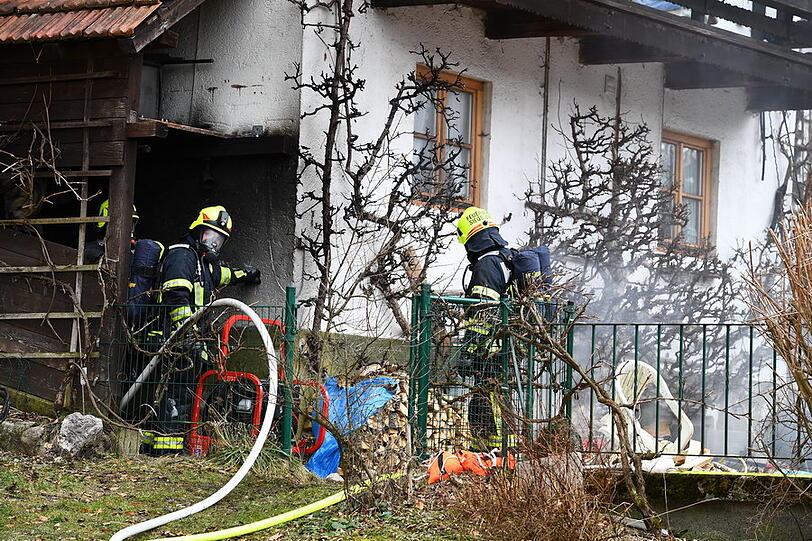 Der Sachschaden beträgt 35.000 Euro - die Ursache für den Kellerbrand ist derzeit noch unklar. Die Bilder vom Feuerwehreinsatz.