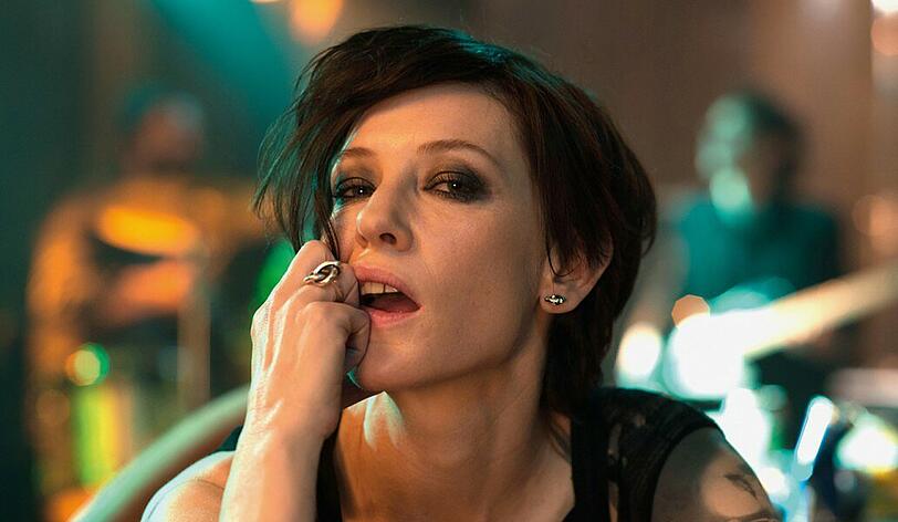 In zwölf Rollen macht sich Cate Blanchett Gedanken über das Wesen der Kunst.