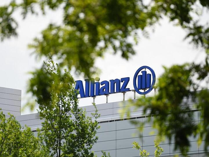 Das Logo der Allianz ist auf einem Gebäude zu sehen. Foto: Andreas Gebert/Archivbild