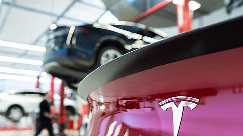 Tesla soll seit 2010 fast zwei Milliarden Dollar Umsatz durch den Verkauf von Emissionszertifikaten gemacht haben.