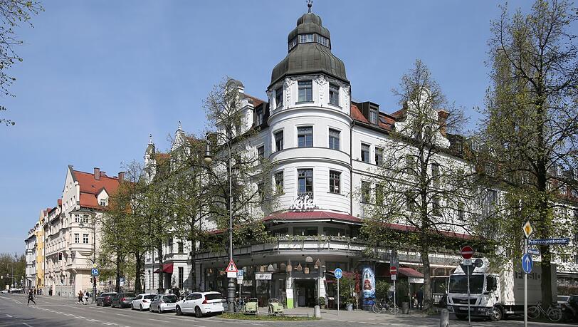 Treffpunkt der Besserbetuchten: das Käfer-Stammhaus. Treffpunkt der Besserbetuchten: das Käfer-Stammhaus.