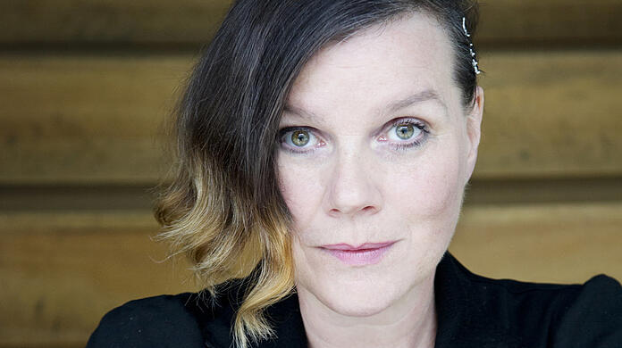 Die in Landshut geborene Regisseurin Claudia Bauer studierte Schauspiel und Regie an der Ernst-Busch-Hochschule in Berlin.