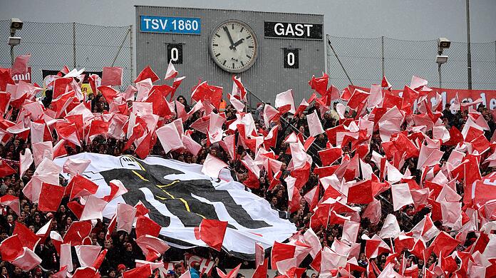 Eine lange, skurrile – und zum Schluss auch brutale Geschichte: die Rivalität zwischen Fans des FC Bayern und TSV 1860.