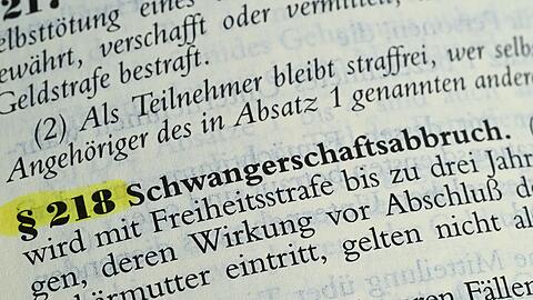 Bisher steht Schwangerschaftsabbruch im Strafgesetzbuch.