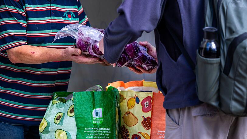 Aktuell suchen nach Angaben der Organisation etwa 1,5 Millionen Menschen regelmäßig die Tafeln auf. (Archivbild)