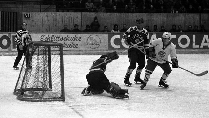 27. Januar 1967: Gegen den SC Riessersee eröffnet das Eishockey-Team des FC Bayern das Olympia-Eisstadion.