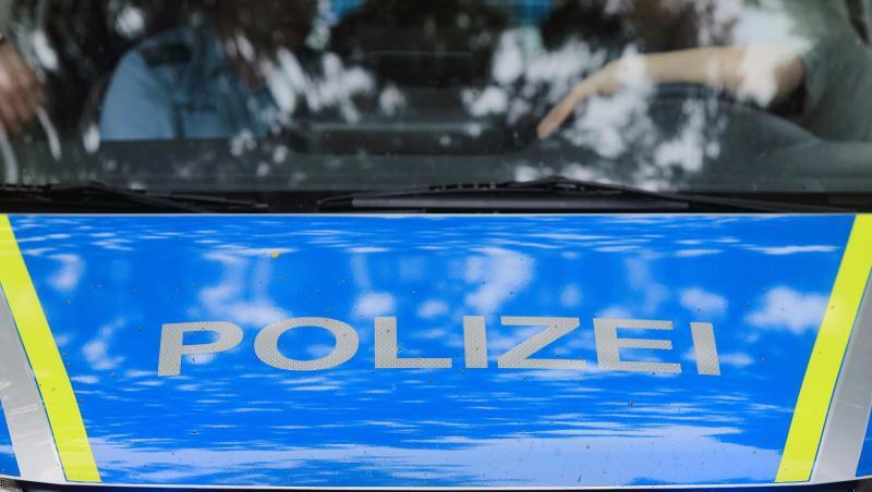 Ein Fahrzeug der Polizei ist im Einsatz. Foto: Jens Wolf/Archiv Ein Fahrzeug der Polizei ist im Einsatz. Foto: Jens Wolf/Archiv