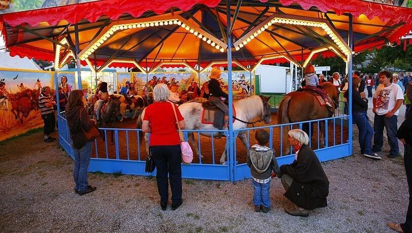 Bald ein Bild der Vergangenheit? Ponyreiten auf Volksfesten.
