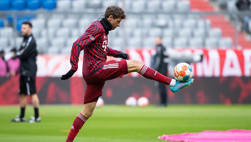 Thomas Müller von München wärmt sich auf.
