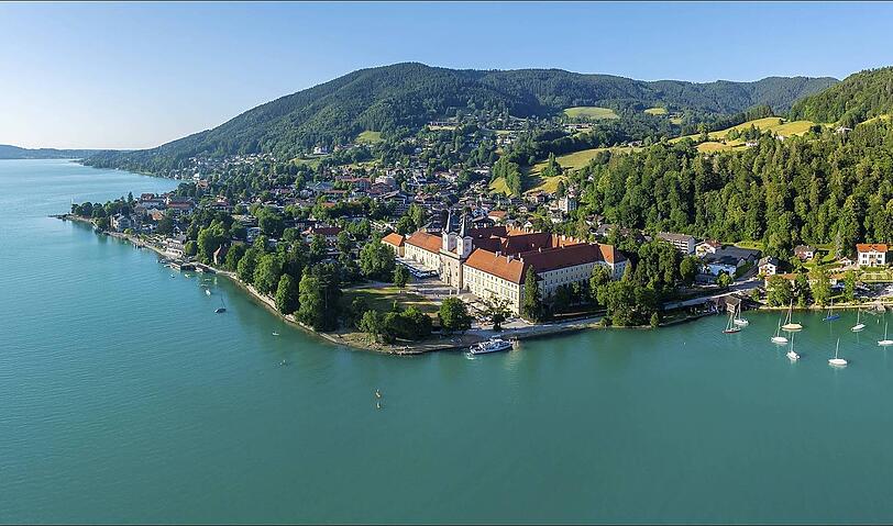 Der Blick ins Tegernseer Tal: Werden die Einheimischen von hier verdrängt? Die Doku "Kampf um den Tegernsee - Reichtum frisst Brauchtum" beschäftigt sich mit der Frage.