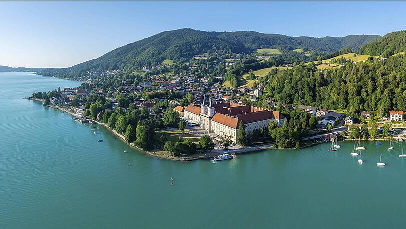 Der Blick ins Tegernseer Tal: Werden die Einheimischen von hier verdrängt? Die Doku "Kampf um den Tegernsee - Reichtum frisst Brauchtum" beschäftigt sich mit der Frage. Der Blick ins Tegernseer Tal: Werden die Einheimischen von hier verdrängt? Die Doku "Kampf um den Tegernsee - Reichtum frisst Brauchtum" beschäftigt sich mit der Frage.