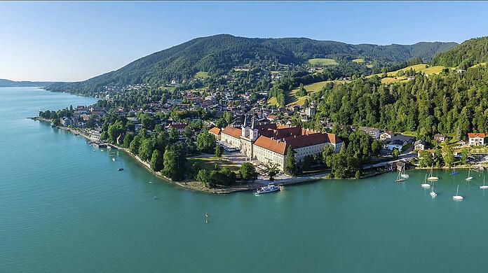 Ein Blick auf das Bräustüberl und Schlosswirtschaft am Tegernsee. Ausgerechnet zu Pfingsten kommt es zwischen Stadt Tegernsee und Rottach-Egern zu erheblichen Behinderungen. Ein Blick auf das Bräustüberl und Schlosswirtschaft am Tegernsee. Ausgerechnet zu Pfingsten kommt es zwischen Stadt Tegernsee und Rottach-Egern zu erheblichen Behinderungen.