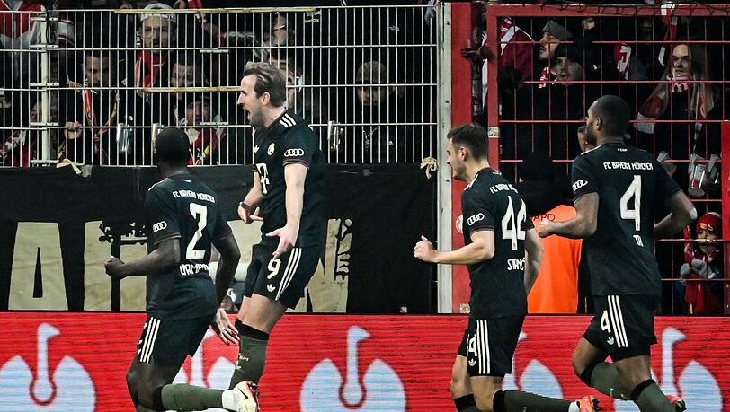 Auch Kane (M.) traf nach einem ruhenden Ball.