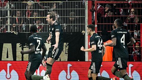 Auch Kane (M.) traf nach einem ruhenden Ball. Auch Kane (M.) traf nach einem ruhenden Ball.