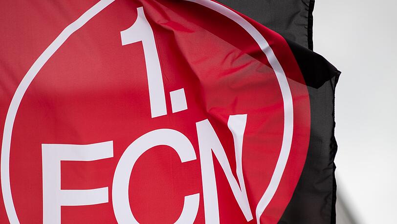 Eine Flagge des 1. FC N&uuml;rnberg. (Symbolbild)