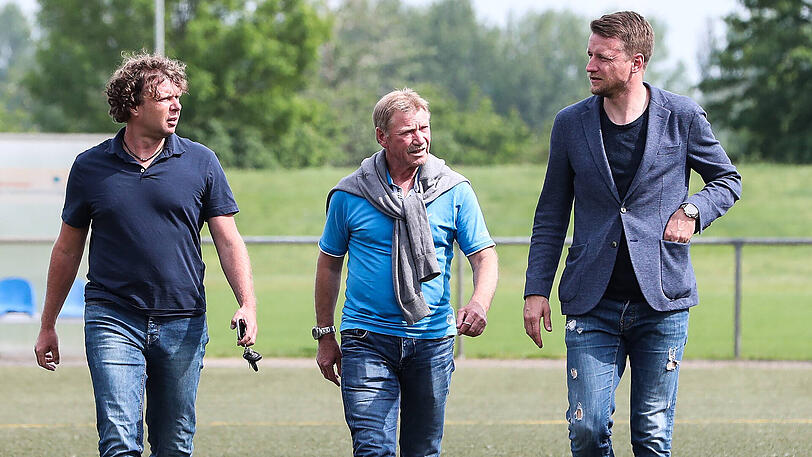 1. FC Magdeburg, Absteiger 2. Liga: Sportdirektor und Ex-Bundesliga-Profi Maik Franz (re./"Iron Maik") treibt das Ziel "direkter Wiederaufstieg" voran. Hierfür sollen bis zu zwölf neue Spieler kommen. Dazu wird ein Zuschauerschnitt um die 20.000 erwartet. AZ-Prognose: Aufstiegskandidat Nummer eins!